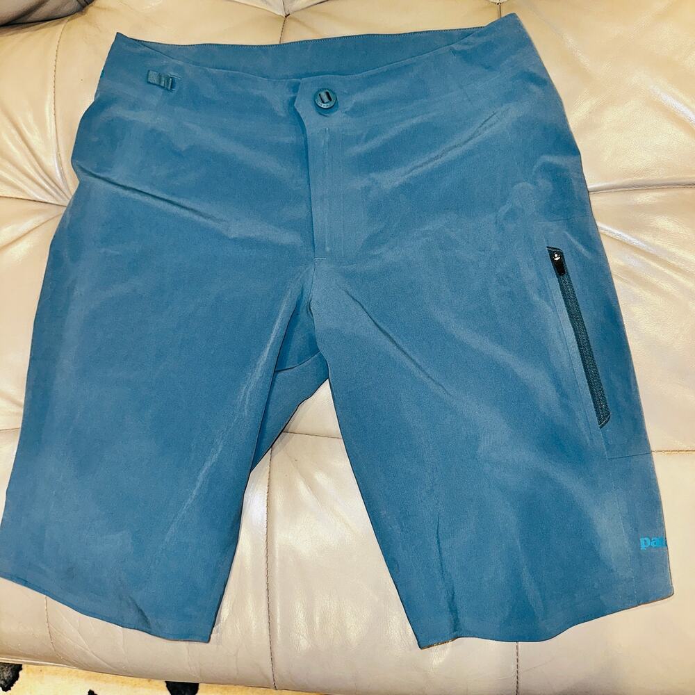 Patagonia Women’s 6 Green/blue Stretch Performance Shorts
